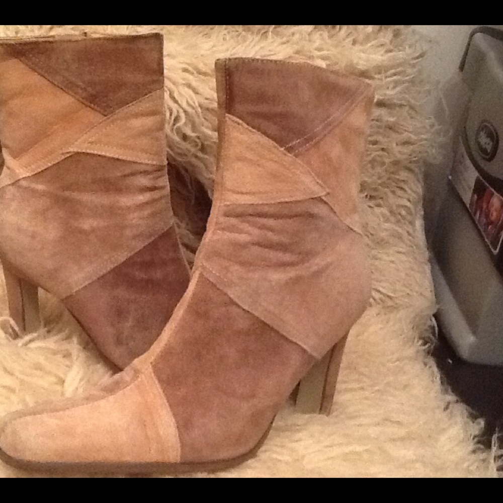 Sz 7.5 real suede